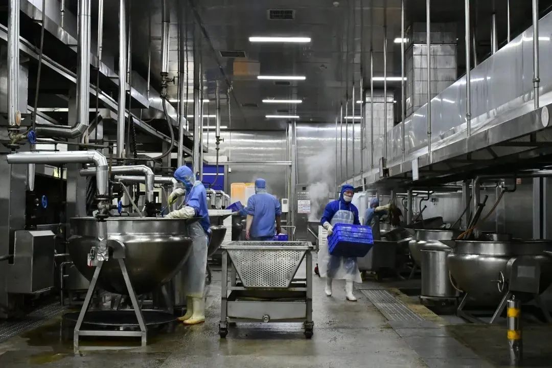 向上生(sheng)長(zhang)!鐵騎力(li)士“開們(men)紅(hong)”号角連聲起